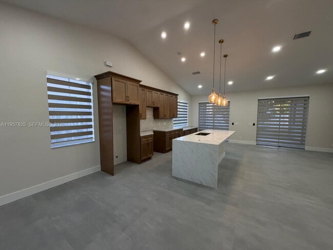 755 Falling Water Rd in Weston, FL - Building Photo - Building Photo