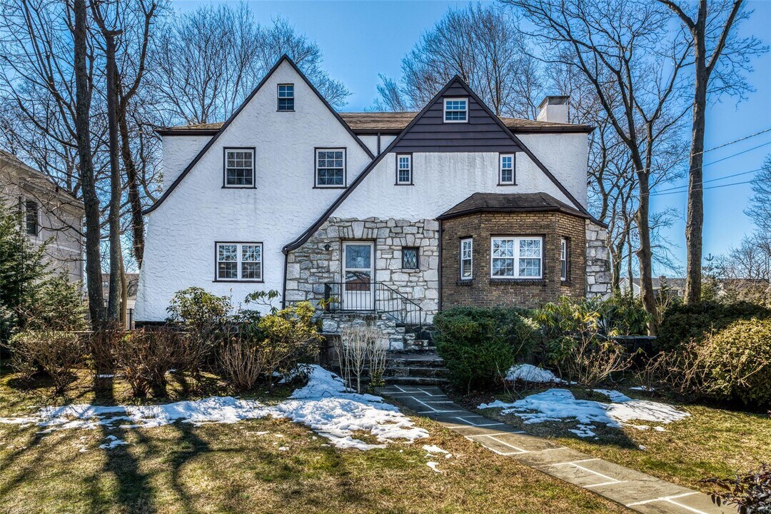 20 Bonnett Ave in Larchmont, NY - Building Photo