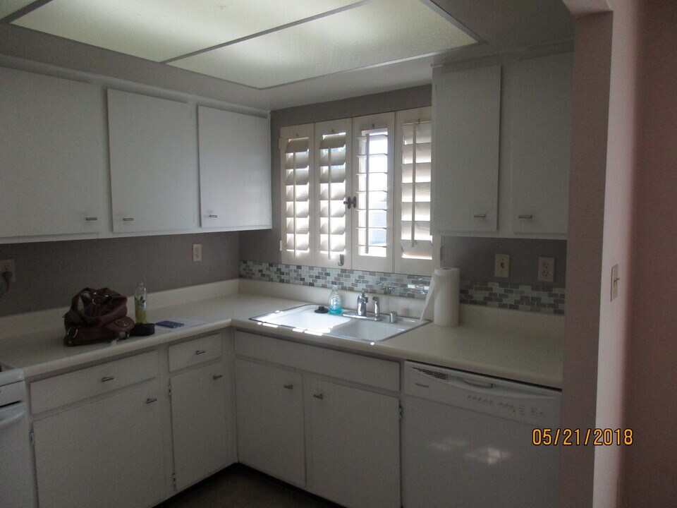 41945 Largo in Palm Desert, CA - Building Photo