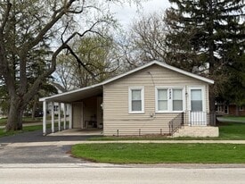 5938 Dunham Rd in Downers Grove, IL - Building Photo