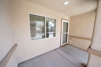 8676 Little Fox St in Las Vegas, NV - Building Photo - Building Photo