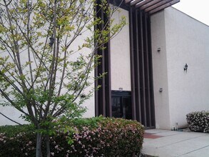 490 4th Ave, Unit 24 in Chula Vista, CA - Foto de edificio - Building Photo