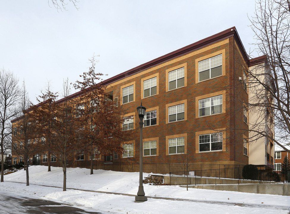 2395 Benson St in St. Paul, MN - Building Photo