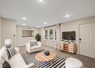 7632 Rainbow Dr in Prairie Village, KS - Building Photo - Building Photo