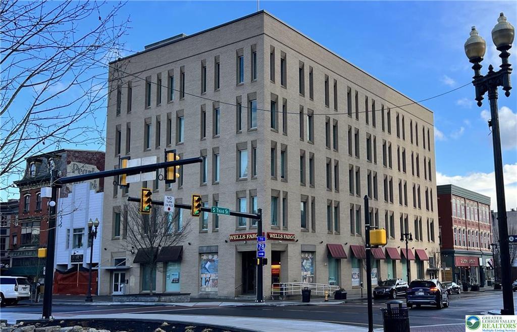 16 Centre Sq Cir in Easton, PA - Building Photo