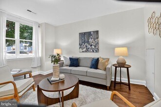 1027 6th St NE in Washington, DC - Building Photo - Building Photo