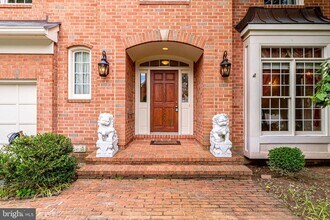 1719 Strine Dr in McLean, VA - Building Photo - Building Photo