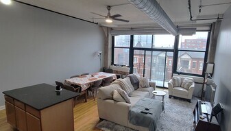 221 E Cullerton St, Unit 410 in Chicago, IL - Building Photo