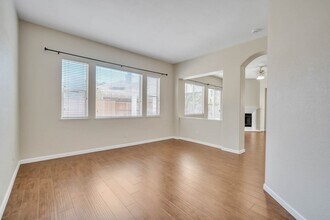 9261 Herbon Way in Elk Grove, CA - Building Photo - Building Photo