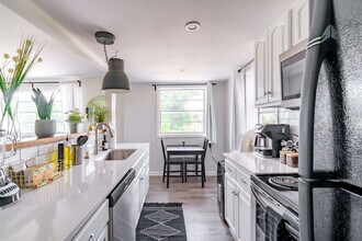 605 Dennison Ave in Columbus, OH - Building Photo - Building Photo