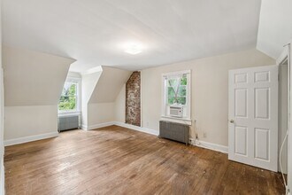 7504 Hopkins Ave in College Park, MD - Foto de edificio - Building Photo