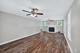 300 W Moore St in Sherman, TX - Building Photo - Building Photo