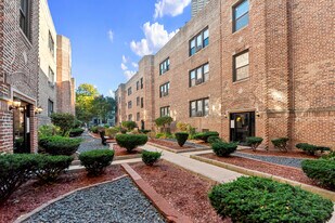 3721 N Pine Grove Ave, Unit 1W in Chicago, IL - Building Photo