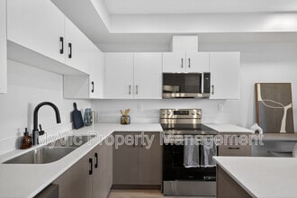 355 Clareview Station Dr NW in Edmonton, AB - Building Photo - Building Photo