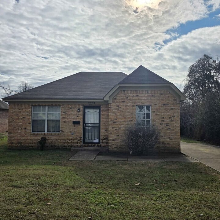 2583 Faxon Ave in Memphis, TN - Foto de edificio