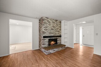 6 E Regina Ave in Spokane, WA - Foto de edificio - Building Photo