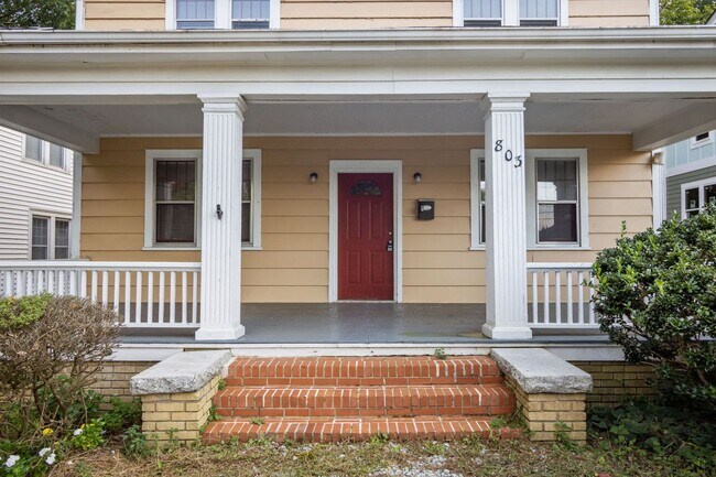 803 W Club Blvd in Durham, NC - Building Photo - Building Photo