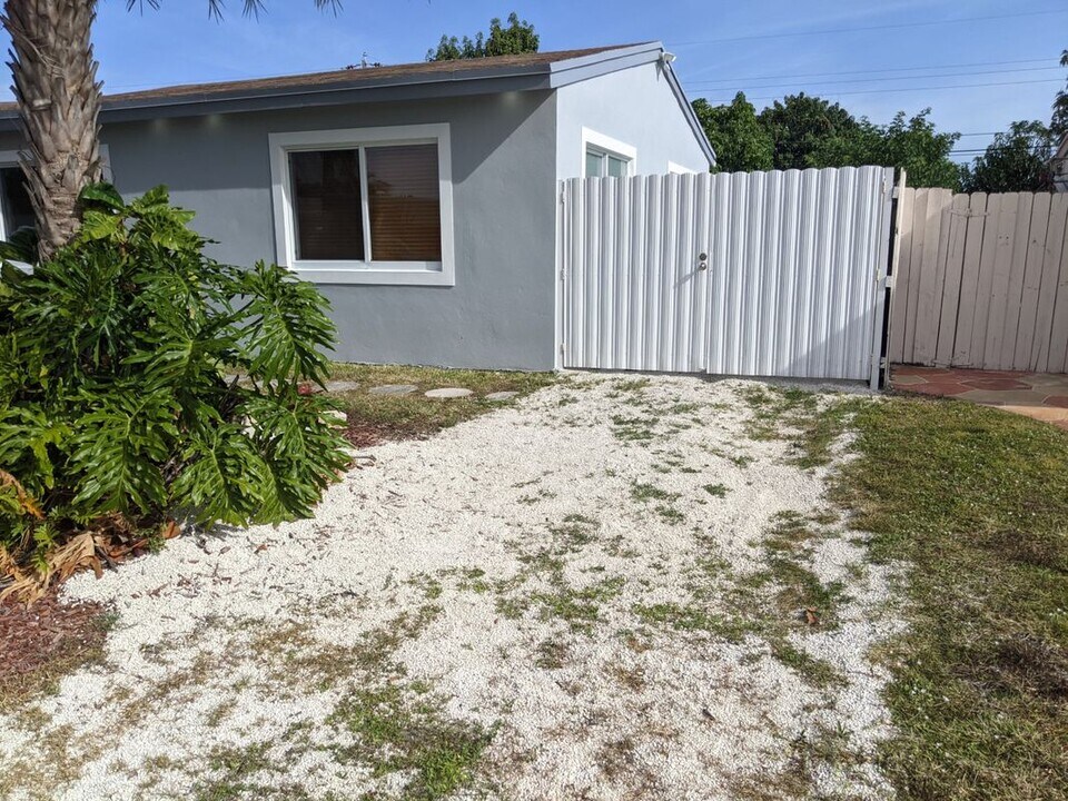 6991 Coolidge St in Hollywood, FL - Building Photo