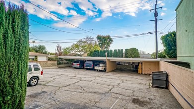 9074 Huntington Dr in San Gabriel, CA - Foto de edificio - Building Photo