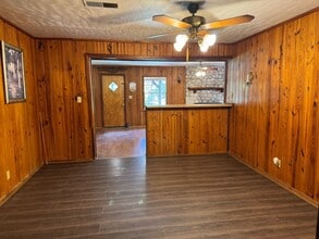 1330 Dr Martin Luther King Jr Rd in Crawfordville, FL - Foto de edificio - Building Photo