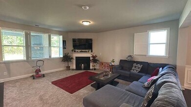 7445 Easton Valley Ln in Cumming, GA - Building Photo - Building Photo