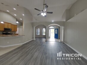 1561 Parkglen Cir in Apopka, FL - Foto de edificio - Building Photo