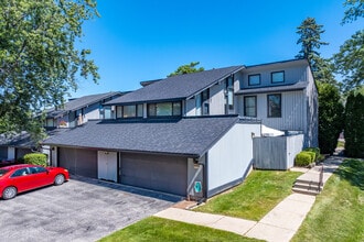 Apple Orchard Townhomes in Mequon, WI - Foto de edificio - Building Photo