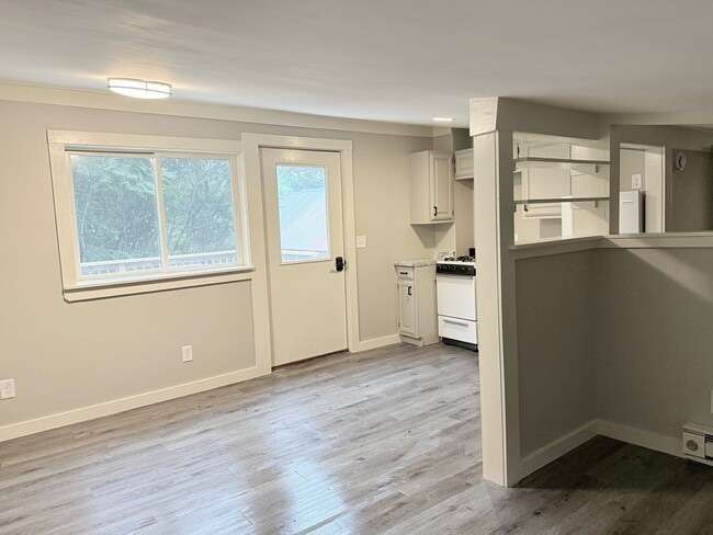 Pet-friendly! | Utilities included! in Hartland, VT - Building Photo - Building Photo