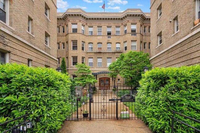 3220 17th St NW in Washington, DC - Building Photo - Building Photo