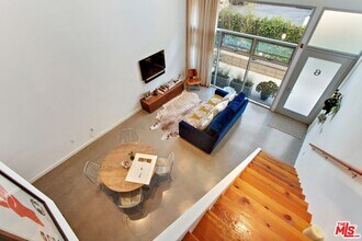 140 S Gramercy Pl in Los Angeles, CA - Building Photo - Building Photo