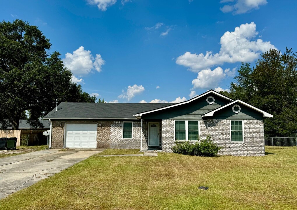 101 Haney Rd in Hinesville, GA - Building Photo