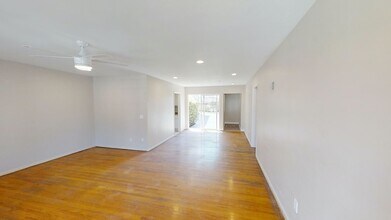 5121-5123 E Falls View Dr in San Diego, CA - Building Photo - Building Photo