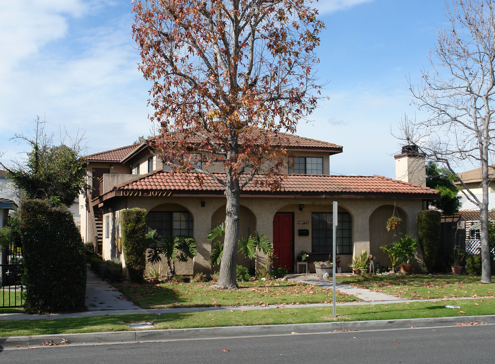 10771 Walnut St in Los Alamitos, CA - Foto de edificio