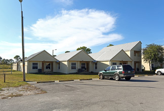 Sanders Pines in Immokalee, FL - Foto de edificio - Building Photo