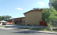 520 Gentleman Rd in San Antonio, TX - Foto de edificio - Building Photo