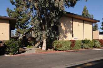 Woodbridge Apartments in Fresno, CA - Building Photo - Building Photo