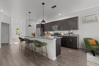 22901 98th Pl S in Kent, WA - Foto de edificio - Building Photo