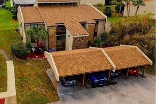 7110 Cognac Dr in New Port Richey, FL - Building Photo