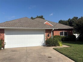 3717 Barwick Dr in Norman, OK - Building Photo