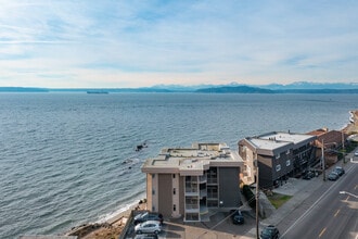 3633 Beach Dr SW in Seattle, WA - Foto de edificio - Building Photo