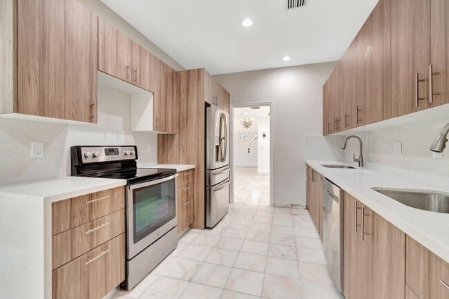 property at 7810 Villa Nova Dr