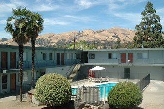 Delano Apartments in San Jose, CA - Foto de edificio - Building Photo