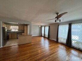 1038 Kingsland Ln in Fort Lee, NJ - Building Photo