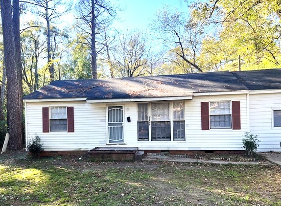 2111 Oakhurst Dr in Jackson, MS - Building Photo