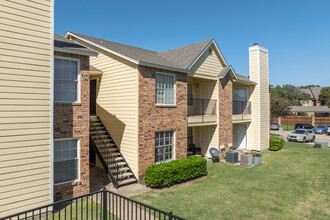 Raintree in Sherman, TX - Foto de edificio - Building Photo