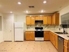 8939 Flying Frog Ave in Las Vegas, NV - Foto de edificio - Building Photo