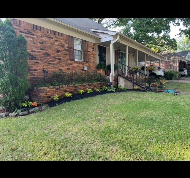 2107 Riverdale Rd in Germantown, TN - Foto de edificio