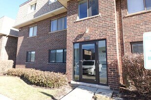 1452 Carol Ct, Unit Carol Ct 2B in Palatine, IL - Building Photo