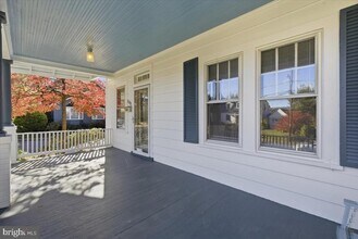 1208 S Oakcrest Rd in Arlington, VA - Building Photo - Building Photo