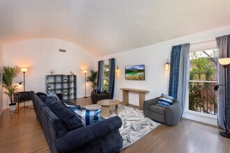 315 S Highland Ave-Unit -ID1042756P in Los Angeles, CA - Building Photo - Building Photo